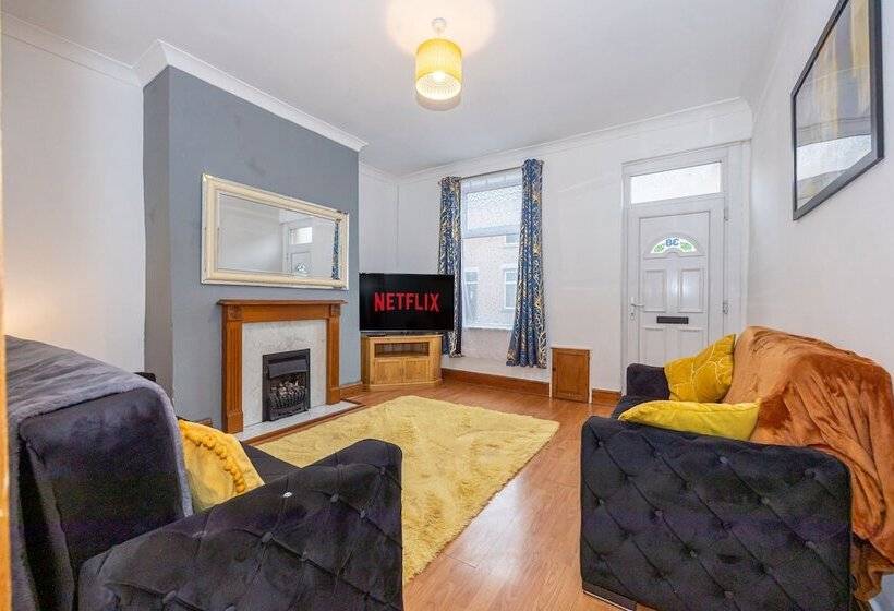 Rezydencja Captivating 2 Bed House In Blackburn