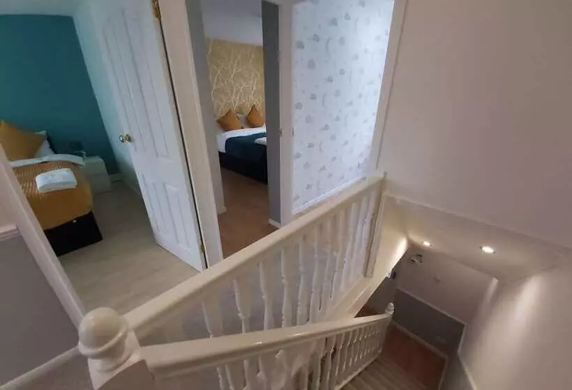 Residenssi Beautiful And Luxurious 4 Bed House In Essex