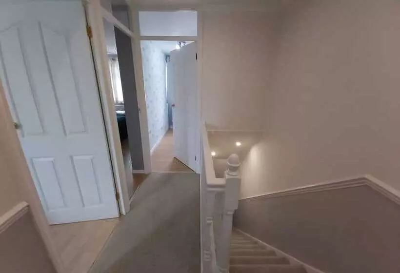 Residenssi Beautiful And Luxurious 4 Bed House In Essex