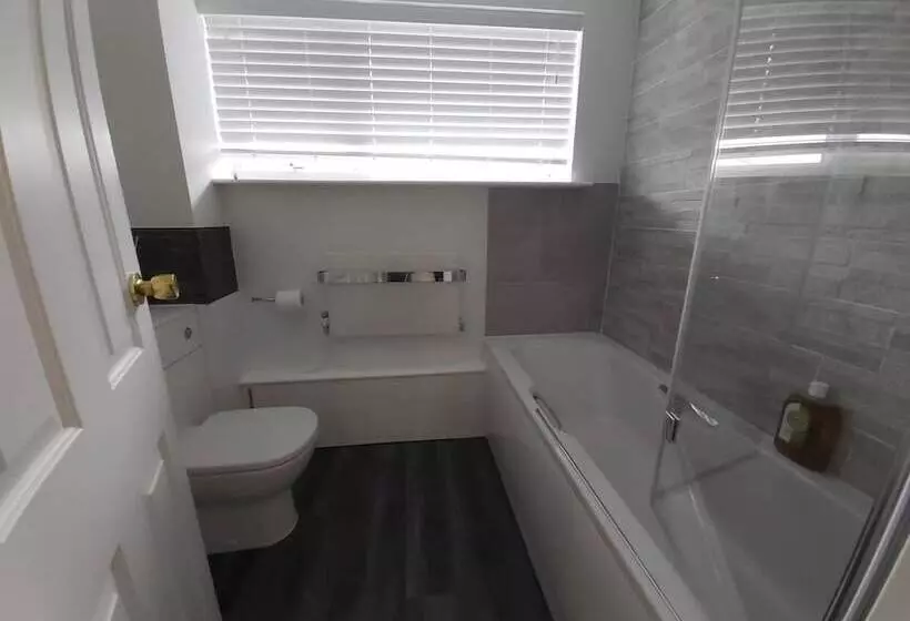 Residenssi Beautiful And Luxurious 4 Bed House In Essex