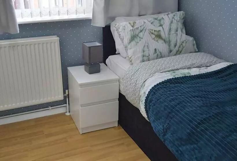 Residenssi Beautiful And Luxurious 4 Bed House In Essex