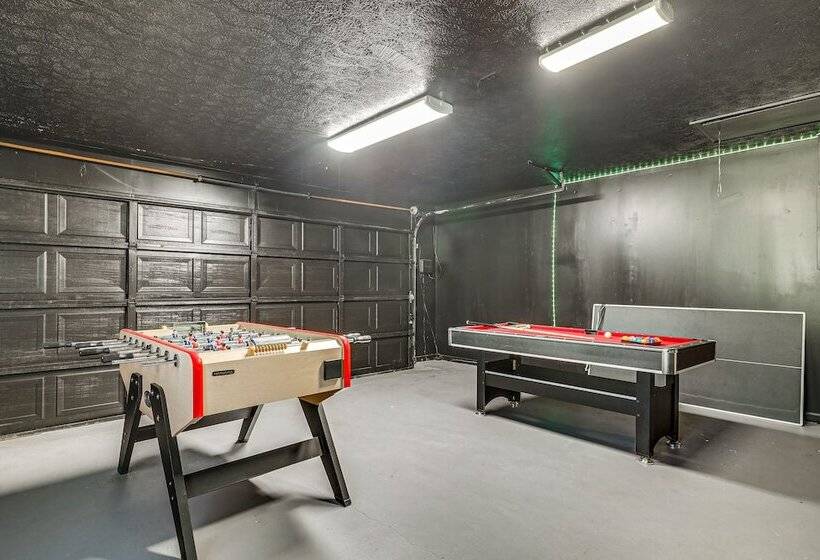 Spacious Brandon Home: Hot Tub, Pool, & Game Room