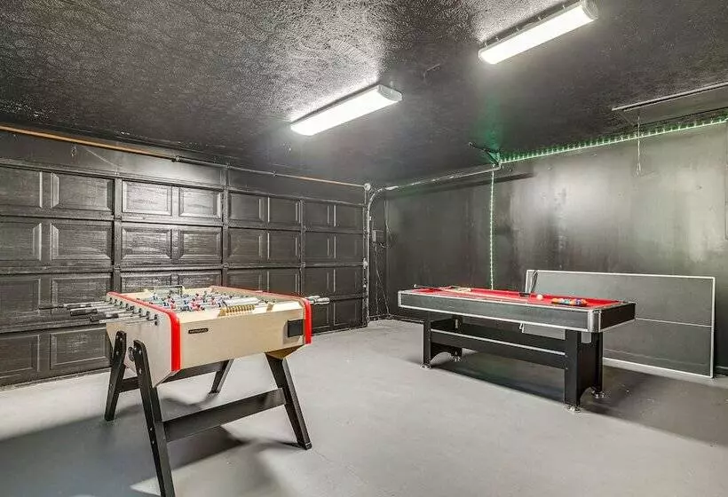 Spacious Brandon Home: Hot Tub, Pool, & Game Room