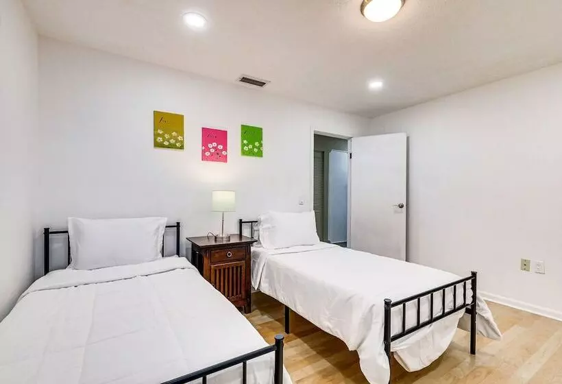 Spacious Brandon Home: Hot Tub, Pool, & Game Room