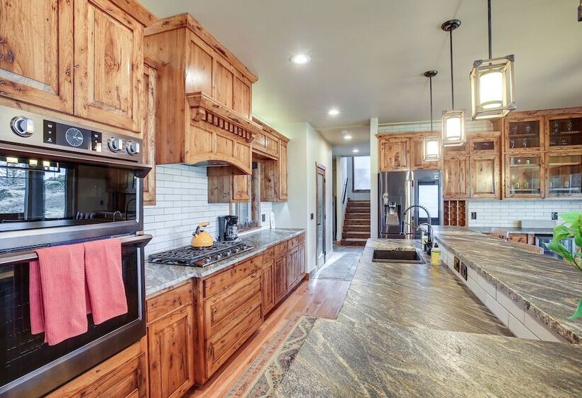 Spacious Priest River Retreat: 35 Mi To Schweitzer