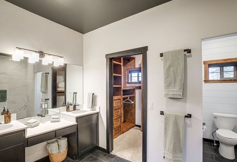 Spacious Priest River Retreat: 35 Mi To Schweitzer