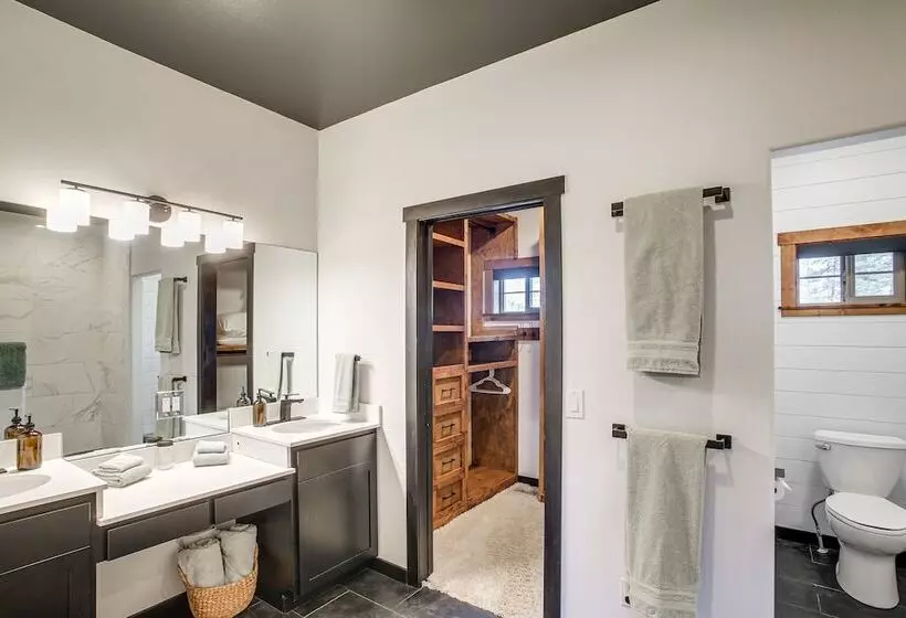 Spacious Priest River Retreat: 35 Mi To Schweitzer