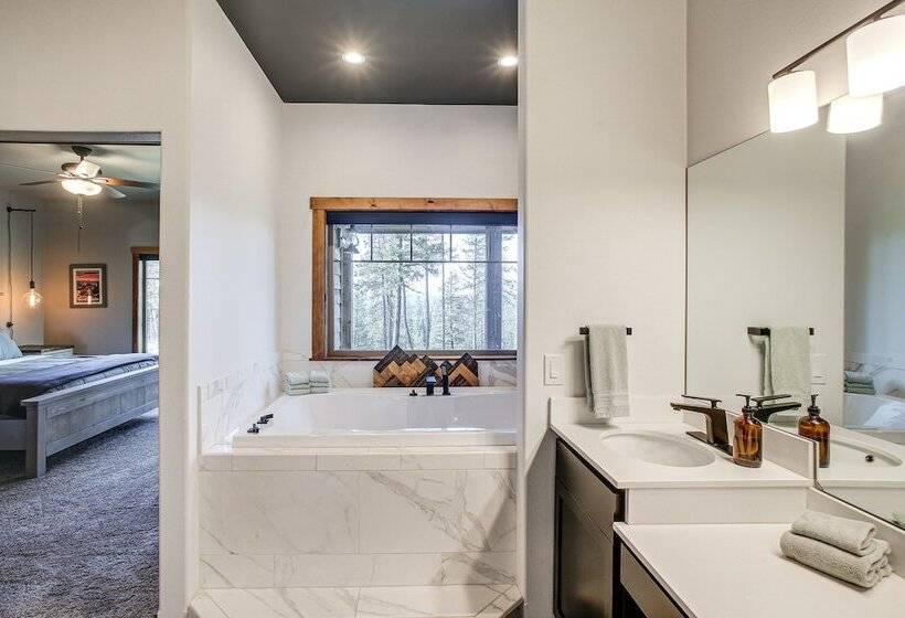 Spacious Priest River Retreat: 35 Mi To Schweitzer