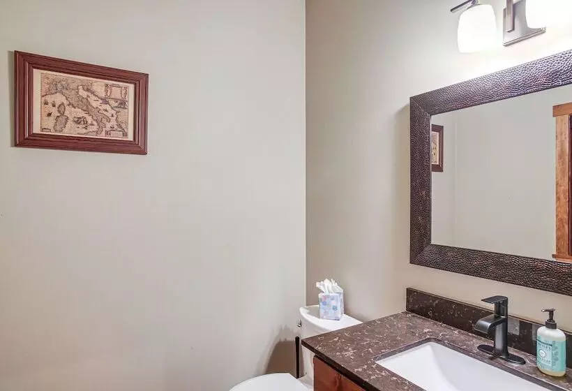 Spacious Priest River Retreat: 35 Mi To Schweitzer