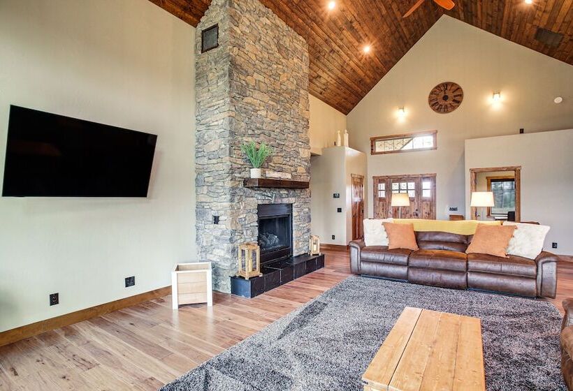 Spacious Priest River Retreat: 35 Mi To Schweitzer