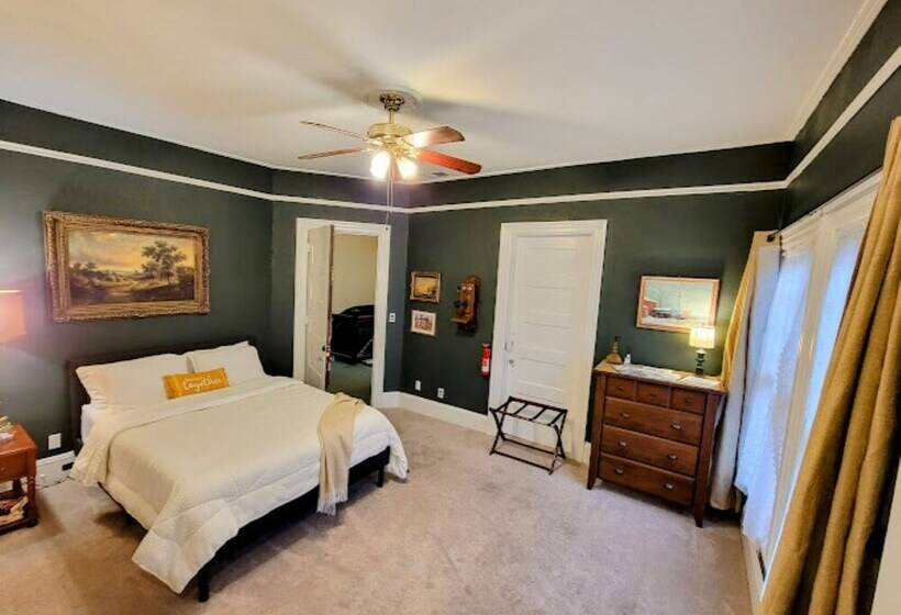 The Kings Throne Inn And Guest House