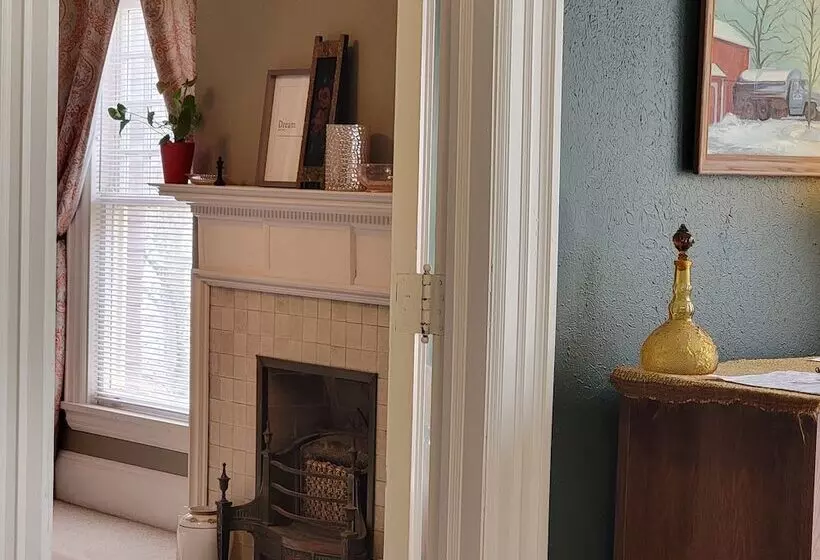 The Kings Throne Inn And Guest House