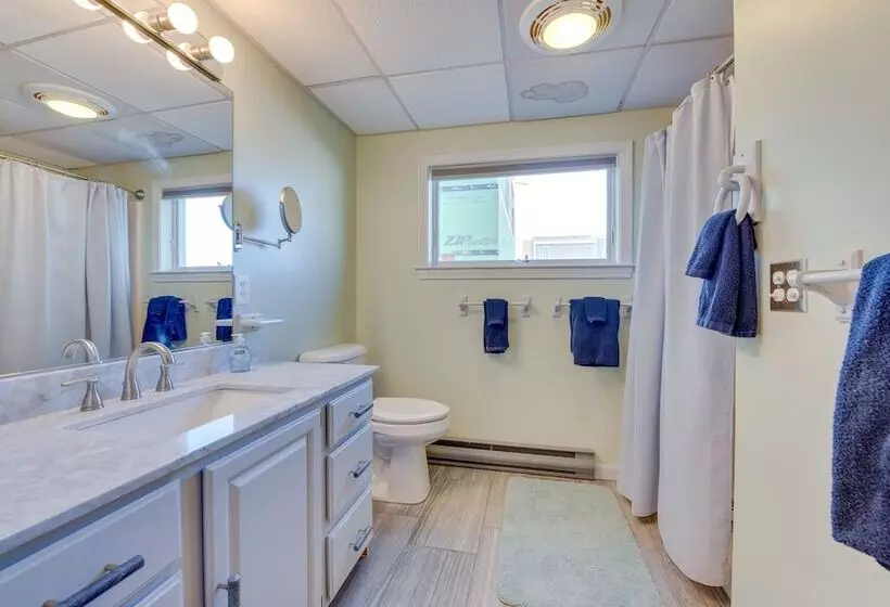 Wells Beach House W/ Ocean View Deck