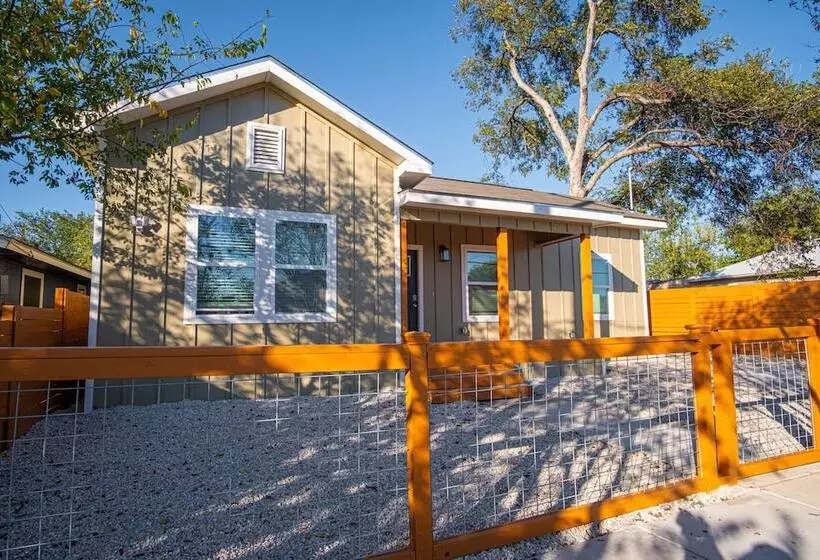 Escape To 4br/3ba Brand New Downtown Home