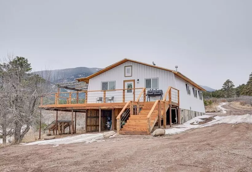 Idyllic Rye Cabin: Deck W/ Mountain Views!