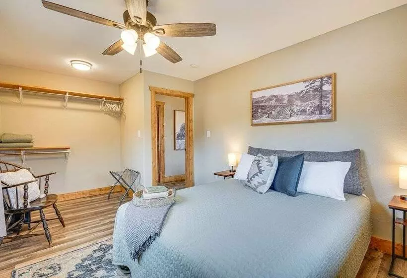 Idyllic Rye Cabin: Deck W/ Mountain Views!