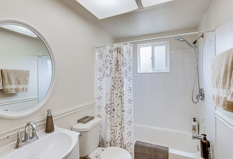 Farmington Family House: 4 Mi To Lake!