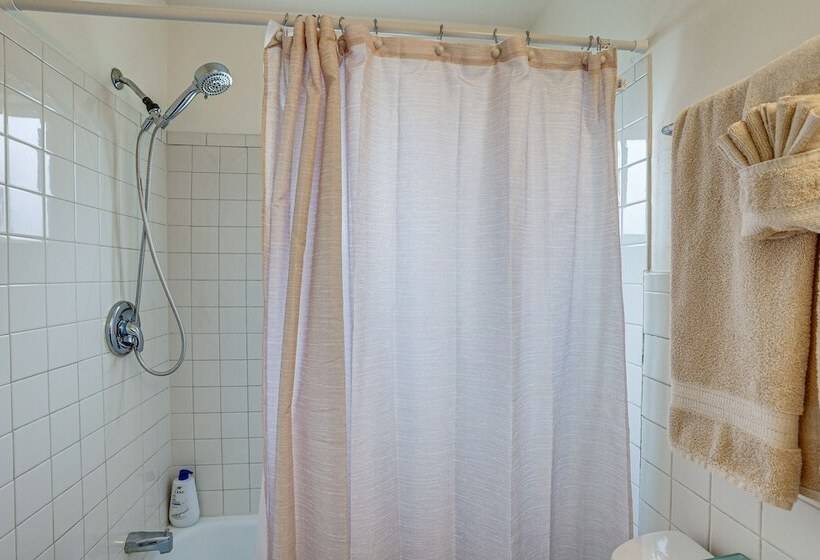 Farmington Family House: 4 Mi To Lake!