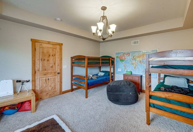 Pine Mountain Club Cabin W/ Private Deck & Views!