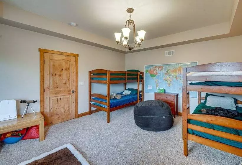 Pine Mountain Club Cabin W/ Private Deck & Views!