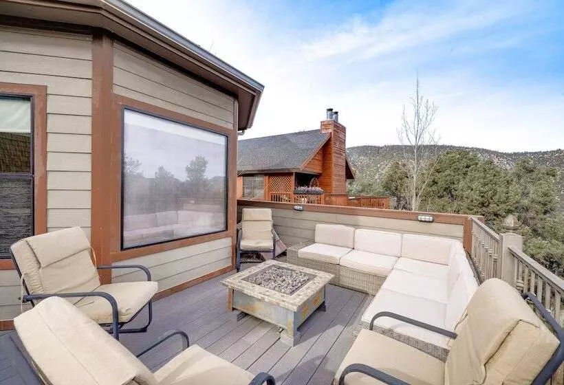 Pine Mountain Club Cabin W/ Private Deck & Views!
