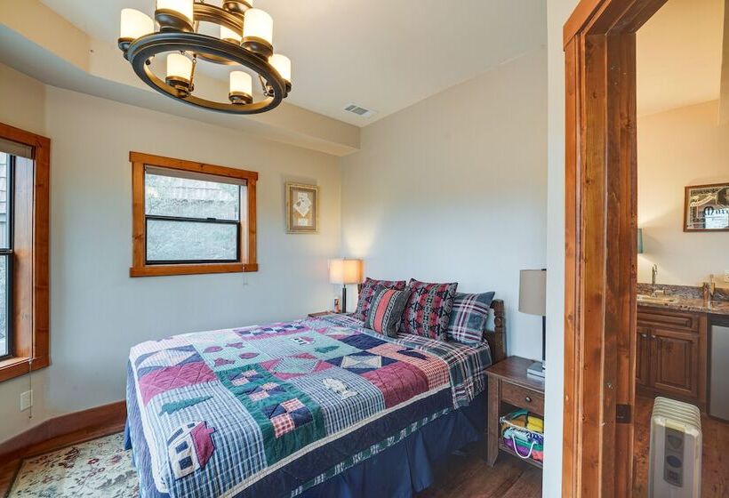 Pine Mountain Club Cabin W/ Private Deck & Views!