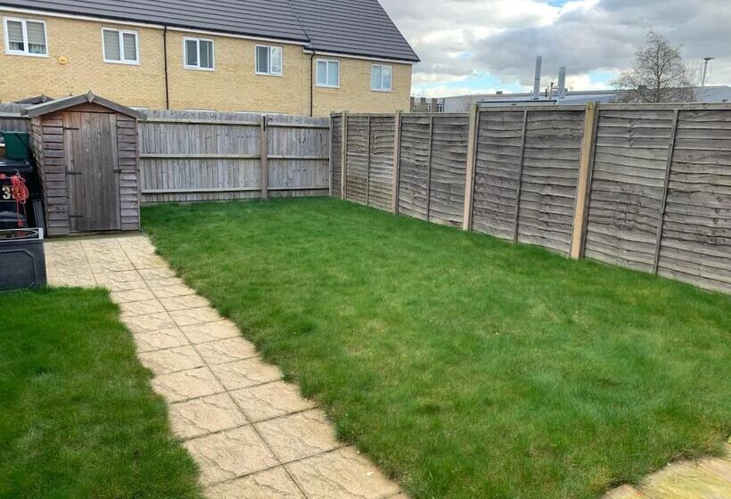 إقامة Pristine 3 Bed House In Grays