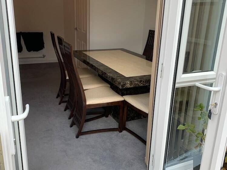 إقامة Pristine 3 Bed House In Grays