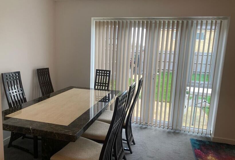 إقامة Pristine 3 Bed House In Grays