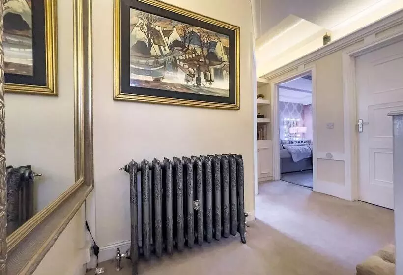 Residenssi The Cool Belfast Home