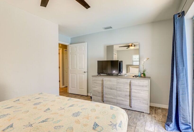 Sarasota Home W/ Heated Pool: 3 Mi To Airport!