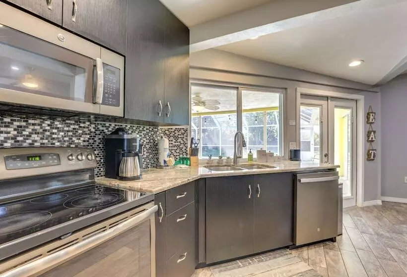 Sarasota Home W/ Heated Pool: 3 Mi To Airport!