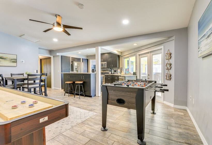 Sarasota Home W/ Heated Pool: 3 Mi To Airport!