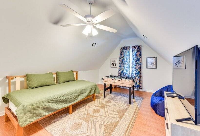 Savannah Home: Close To Bike Trails & Beaches!