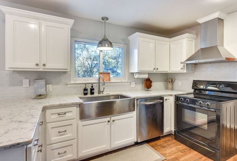 Savannah Home: Close To Bike Trails & Beaches!