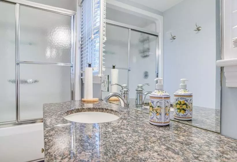 South Yarmouth Home W/ Gas Grill < 2 Mi To Beaches