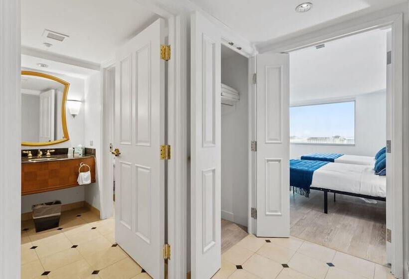 Two Beachfront Stylish Cozysuites