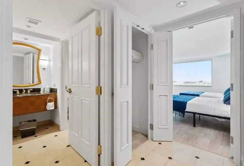 Two Beachfront Stylish Cozysuites