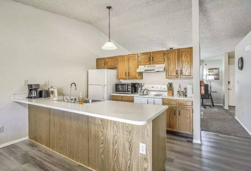 3bddog Friendlynear Shopping & Restaurants