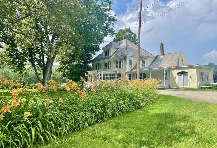 ベッドアンドブレックファースト Mad River Inn