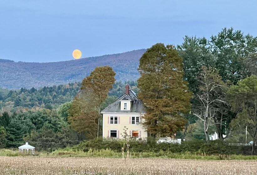 ベッドアンドブレックファースト Mad River Inn