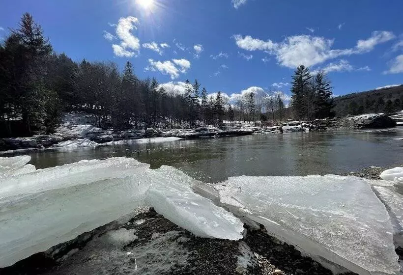 Aamiaismajoitus (B&B) Mad River Inn