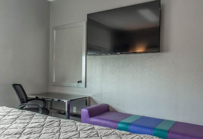 Umbrella Hotel Bronx