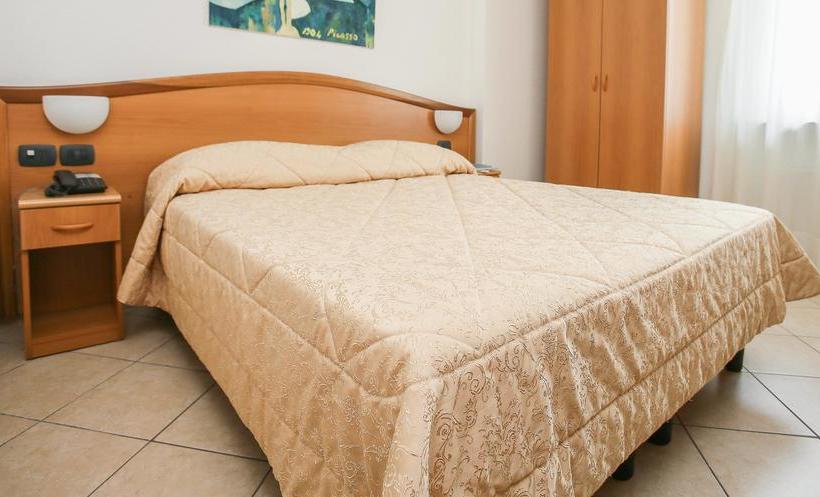 هتل Albergo Etico Asti