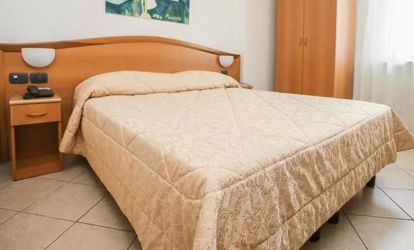 هتل Albergo Etico Asti