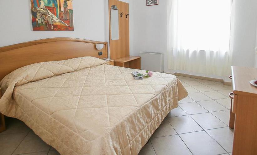 هتل Albergo Etico Asti