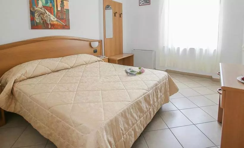 هتل Albergo Etico Asti