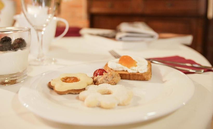 هتل Albergo Etico Asti