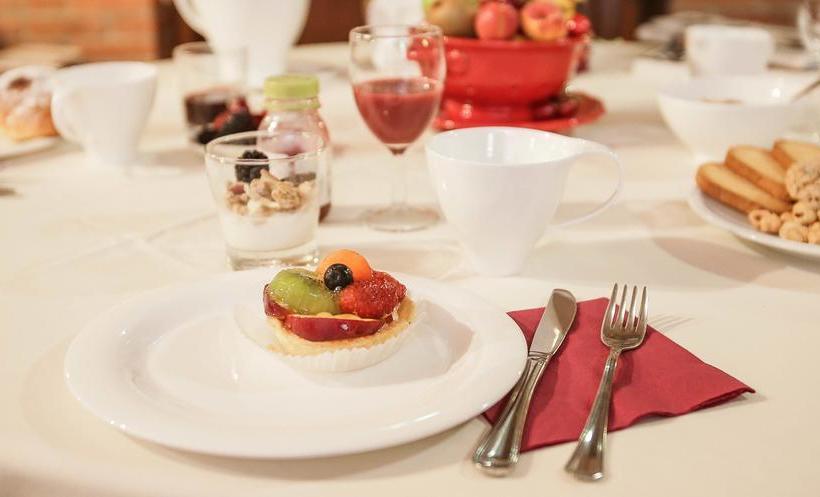 هتل Albergo Etico Asti