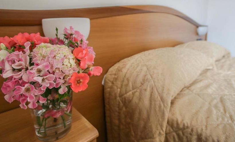 هتل Albergo Etico Asti